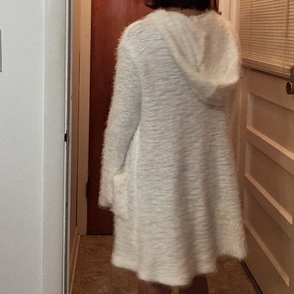 ❌SOLD❌PLUSH in Snow- Popcorn Knit Cardigan - Picture 8 of 9